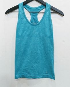 Fitted workout shirt